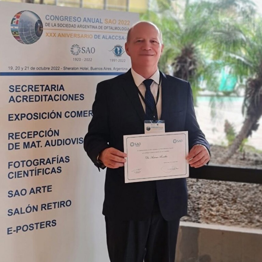 El doctor Antonio Anzalaz fue reconocido por la SAO por su labor comunitaria en la prevención de la ceguera