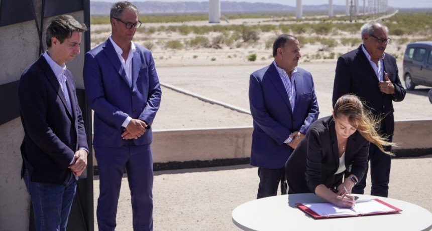 Mediante acta de compromiso con la Nación, se sumarán dos parques Eólicos y uno solar en Arauco