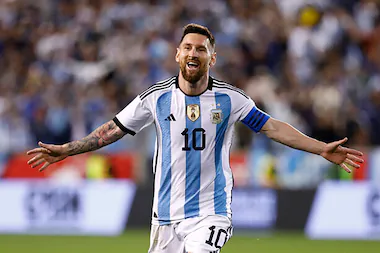 Un pais convulsionado. Lionel Messi se despide de la Selecci&oacute;n en un momento historico para el futbol mundial.