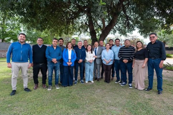 Los 18 Intendentes: Unidad, Gesti&oacute;n y Respaldo a la conducci&oacute;n de Ricardo Quintela. 