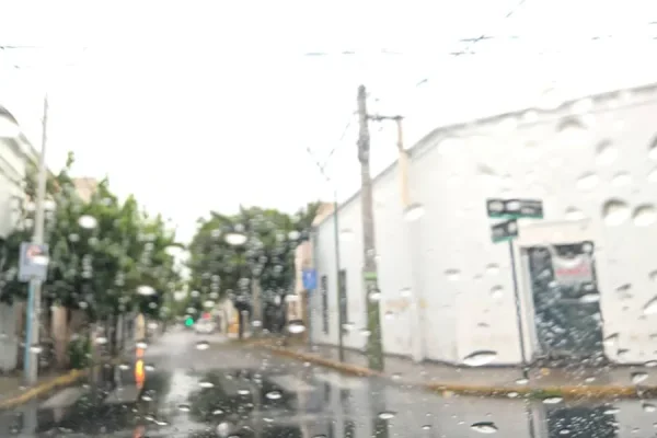 El domingo se presenta con lluvias d&eacute;biles y una m&aacute;xima de 21 grados en la Capital