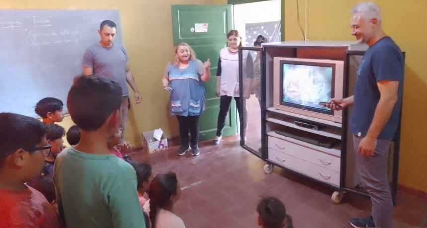 El Gobierno coloca las primeras de las 500 antenas de la  TDA