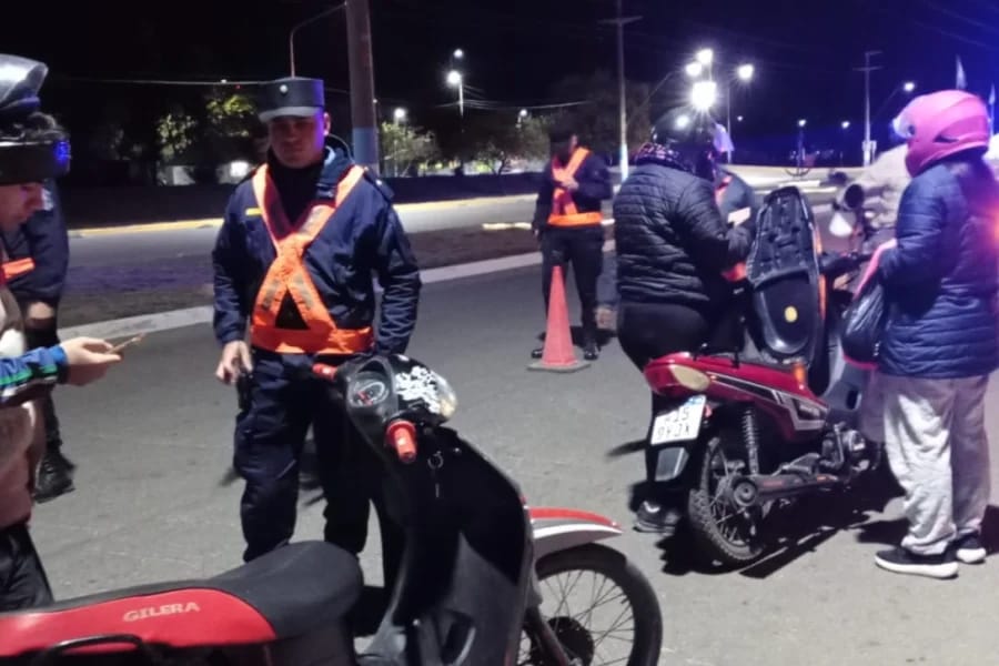 141 motos retenidas y 18 detenidos en el operativo de control vehicular durante la noche del viernes. 