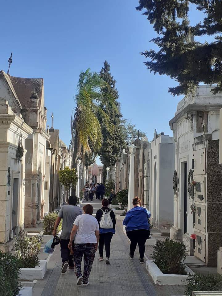 Día de los Fieles Difuntos: Jornada de fe y memoria en cementerio El Salvador