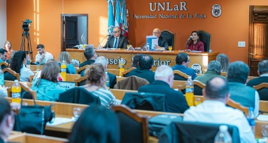 Denuncian desvio de fondos en la UNLaR