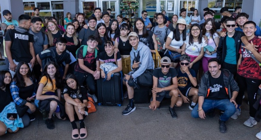 Salió el primer contingente de estudiantes a disfrutar de su esperado viaje de egresados en Chapadmalal