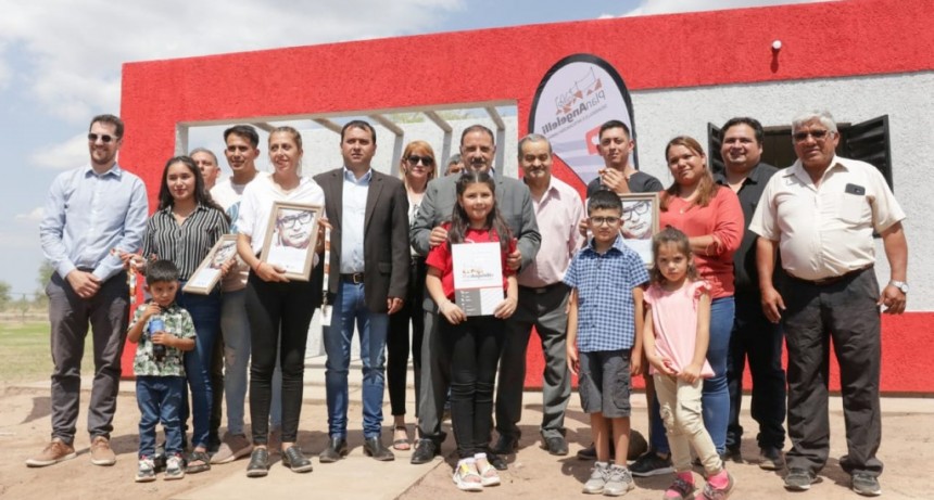 El gobernador hizo entrega de viviendas del Plan Angelelli en la localidad de Portezuelo
