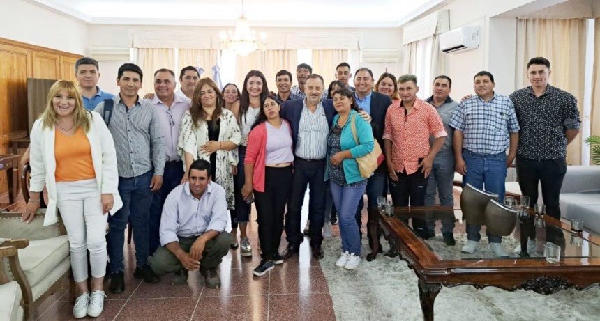 El Gobernador recibió a vecinos de Aicuña y El Cardón para avanzar en la regularización dominial