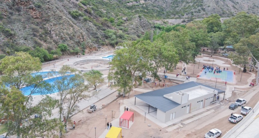 El gobernador Quintela visitó las obras que se llevan adelante en el balneario Dique Los Sauces y en el Dique Los Indios