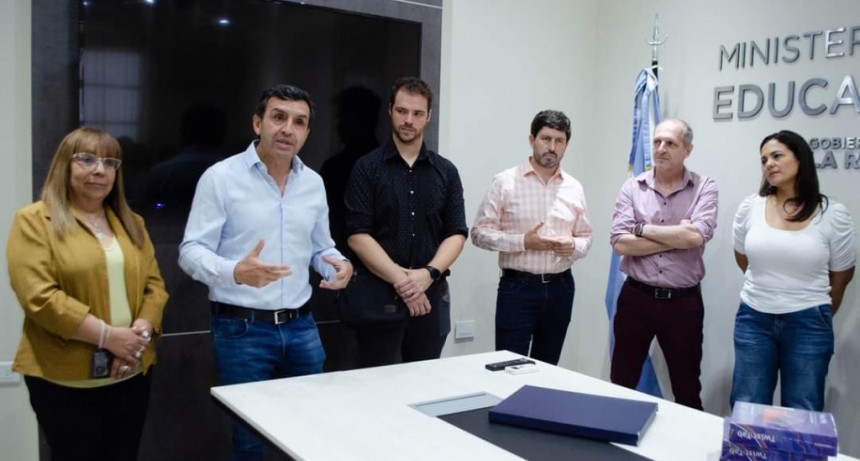 Educación articula con los gremios docentes para el próximo inicio de ciclo 