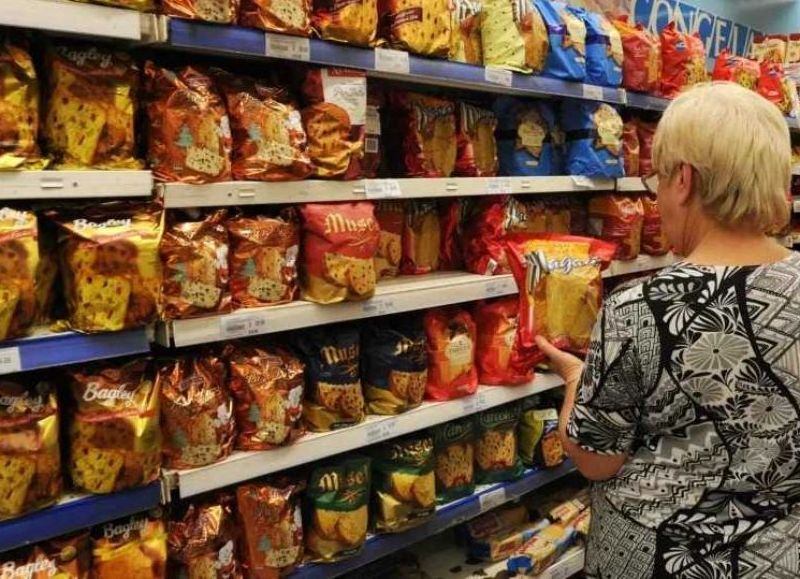 Gracias a Milei la canasta navideña se encareció un 27% y la gente busca ofertas y promociones